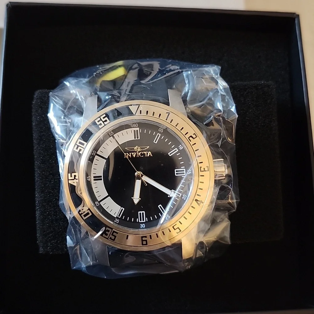 NEW INVICTA Men's Watch Limited Edition Racing Dial